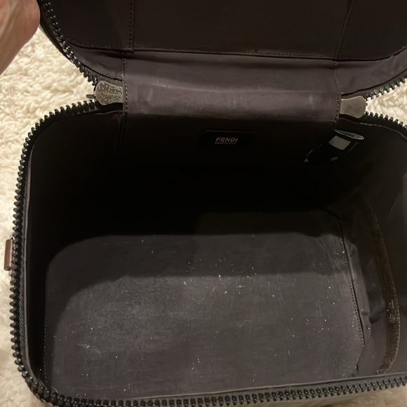 Fendi travel makeup / Train case - Picture 10 of 15